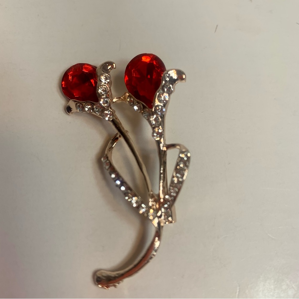 Flower brooch pin fashion jewelry.